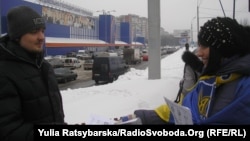 Активісти закликають до бойкоту бізнесу регіоналів, Дніпропетровськ, 8 лютого 2014 року