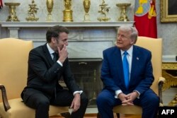 Президент Франції Емманюель Макрон в Білому домі в гостях у Дональда Трампа. Саме тоді президент Трамп повідомив, що очільник Кремля Володимир Путін не проти розгортання європейського контингенту в Україні. Вашингтон, 24 лютого 2025 року