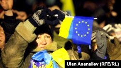 Шеруге шыққан әйел. Киев, 15 желтоқсан 2013 жыл.  