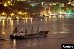 Вантіажне судно Aroyat з українським зерном проходить протоку Босфор поблизу Стамбула, Туреччина (ілбюстраційне фото)