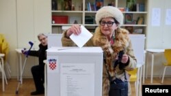 Президенттик шайлоого катышып жаткан хорватиялыктар. 29-декабрь, 2024-жыл.