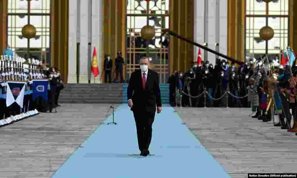 Кыргызстан менен Түркиянын өкмөттөрү жалпы товар жүгүртүүнүн бир жылдык көлөмүн&nbsp;1 миллиард долларга чыгаруу демилгесин&nbsp;2010-жылдардын башынан бери көтөрүп келишет. Бирок бул максат азырынча аткарыла элек.