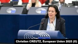 Депутатка з Люксембургу, Ізабель Візелер Ліма, яка представляє Європейську народну партію, висловлюється на захист Радіо Свобода під час дебатів у Європарламенті, Страсбург, 1 квітня, 2025 р.