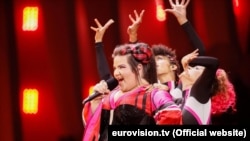 Баш байге "Хрусталь микрофонго" Израил мамлекетинен келген ырчы Нетта ээ болду. 