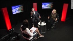 "Нас вынуждают дарить деньги"