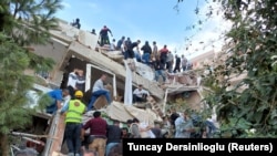 Измир аймагындагы кыйраган имарат. 30-октябрь, 2020-жыл. 