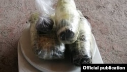 Атайын кызмат тараткан сүрөт. 