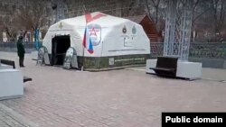 Пустой вербовочный павильон в Березниках, 2025 год