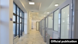 Паспорт текшерүү кабиналары. «Ак-Жол» өткөрмө бекети.