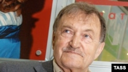 Василий Аксёнов дар синни 77-солагӣ ҷаҳонро падруд гуфт