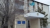 Здание Октябрьского районного суда города Караганды, где рассматривалось уголовное дело в отношении предполагаемых участников  «Таблиги Джамаат». 12 марта 2018 года.      