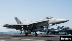  F/A-18E Super Hornet  təyyarələri, arxiv foto