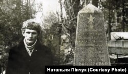 Алесь Бяляцкі ў маладосьці, архіўнае фота