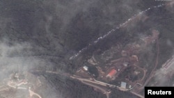 A satellite image shows a long traffic jam of vehicles along the Lachin corridor as ethnic Armenians flee from Nagorno-Karabakh, September 26, 2023. 