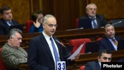 Левон Зурабян в парламенте (архив)