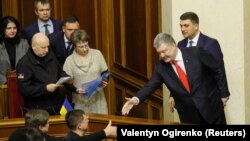 Ուկրաինայի խորհրդարանը նախագահ Պետրո Պորոշենկոյի առաջարկով ռազմական դրություն է հայտարարել 10 շրջաններում, Կիև, 26-ը նոյեմբերի, 2018թ.