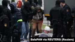 Людей жорстоко били, силовики використовували світло-шумові гранати, сльозогінний газ, водомети, кийки