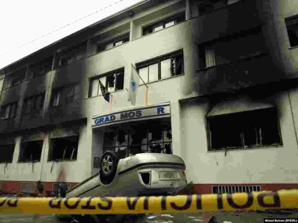 The violence also spread to other towns and cities in Bosnia, including Mostar.&nbsp;