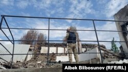 Кыргыз-тажик чек арасындагы Көк-Терек айылы. Иллюстрациялык сүрөт.