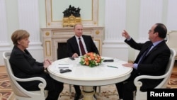 Kreml Putin german kansleri Angela Merkel we fransuz prezidenti Fransua Olland bilen «konstruktiw gepleşik» geçirdi diýýär.