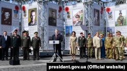 Президент України Петро Порошенко під час вшанування пам’яті загиблих в роки Другої світової війни у День пам’яті та примирення. Київ, 8 травня 2018 року