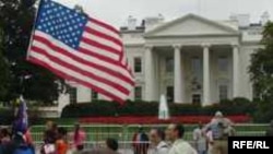 В Вашингтоне сейчас гадают, закончится ли замещением Карда на Болтена кадровая перетряска в Белом доме