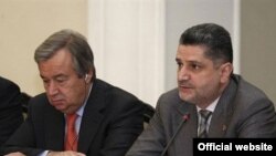 Слева направо: верховный комиссар ООН по делам беженцев Антонио Гутерреш и премьер-министр Армении Тигран Саргсян на международной конференции по вопросам беженцев в Ереване, 17 мая 2011 г.  