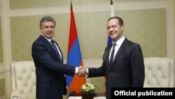 Կարեն Կարապետյանը և Դմիտրի Մեդվեդևը, արխիվ