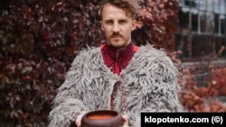 На питання, чи варто ставити пам’ятник борщу, Клопотенко відповів ствердно