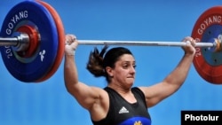 Назик Авдалян, на ЧМ по тяжелой атлетике в Южной Корее, 27 ноября 2009 г. 