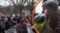 Тисячі людей у Вашингтоні вийшли на заходи підтримки та протесту напередодні інавгурації Трампа (відео)
