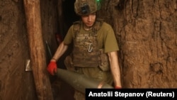 Ukrayna Silahlı Qüvvələrinin 28-ci əlahiddə  mexanikləşdirilmiş briqadasının hərbi qulluqçusu.