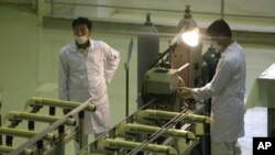 Eýranyň Ispyhan şäheriniň golaýyndaky uran ýangyjyny öndürýän stansiýada, 2009-njy ýyl.