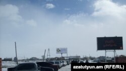 Владельцы автомобилей с грузинскими госномерами протестуют на пограничном пункте «Бавра», 10 февраля 2011 г.