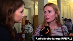 Анна Скороход (праворуч)