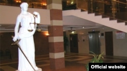 Фемида в вестибюле Мосгорсуда