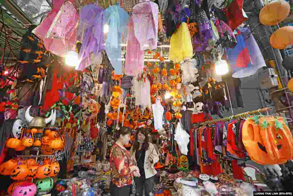 У В&#39;єтнамі Геловін також є популярним святом. На фото&nbsp;&laquo;геловінський&raquo; ринок у столиці країни Ханої