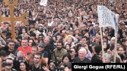 Georgia/Armenia - Participants of the protest rally in Ijevan. 28Apr2018.