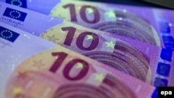 На 30 листопада офіційна вартість євро встановлена на рівні 33 гривень 96 копійок