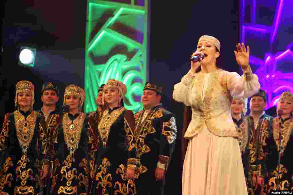 Быелгы &quot;Татар моңы&quot; җырчы Алинә Шәрипҗанова чыгышы белән башланып китте