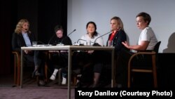 Зьлева направа: Ганна Соусь, Вольга Шпарага, Галіна Казіміроўская, Аліна Коўшык, Марына Якубовіч. Фота tonydanilov.cz