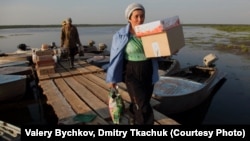 Себер татар авылына тауарны "олы җирдән" көймә белән китерәләр