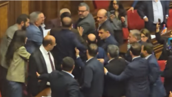 Իշխանական և ընդդիմադիր պատգամավորների միջև վեճ ու քաշքշուկ՝ Ազգային ժողովում