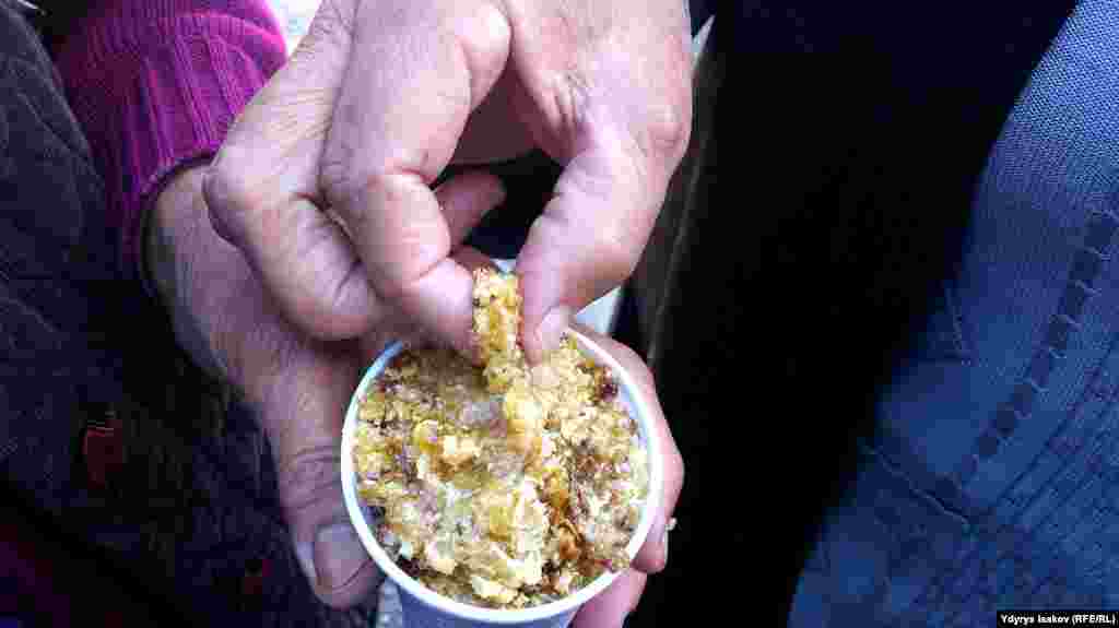 Жармаңкеге балдан алынчу түрдүү продукциялар коюлду.