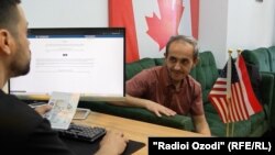 Сафаралӣ Шукуров хабари барандаи Green Card шуданашро мешунавад