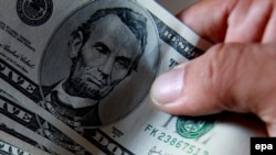 7-апрелден кийин Курманбек Бакиевдин жакындарына таандык делген 21 миллион доллар табылган.