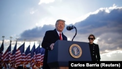 Згідно з заявою Трампа, Девід Шон та Брюс Кастор – «високоповажні судові адвокати», які мають досвід у кримінальному праві та захисті