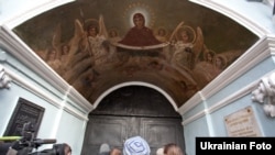 У середу в Києві відбулась акція протесту «Не дамо викинути музеї з Лаври!»