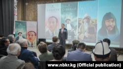 Улуттук банктын төрагасы Толкунбек Абдыгулов социалдык роликтердин бет ачарында. 2021-жылдын 31-марты.  