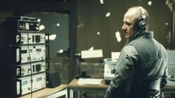 Вас прослушивают!